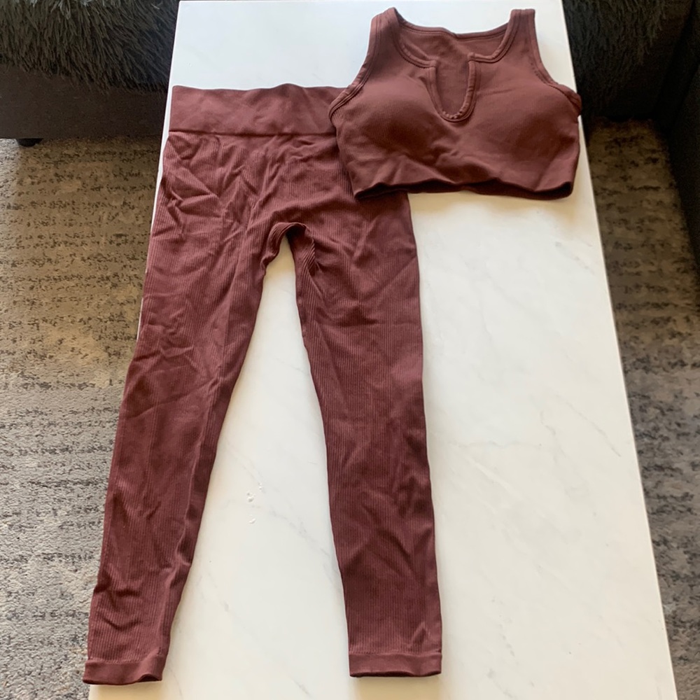 2-piece maroon ribbed workout set, size M